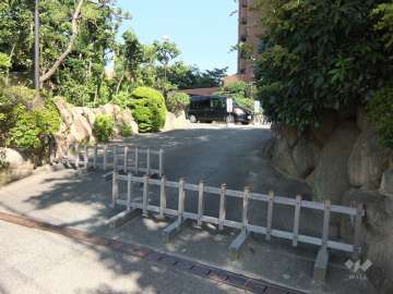 敷地入り口