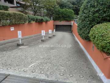 駐車場出入り口（リングシャッター付き）