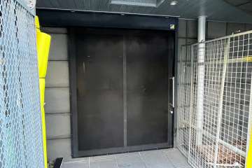 駐輪場の出入り口※大規模修繕工事中（2024年12月時点）