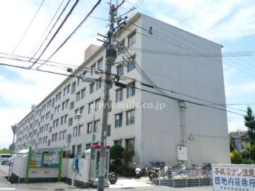 東園田団地4号棟の外観（北西から）