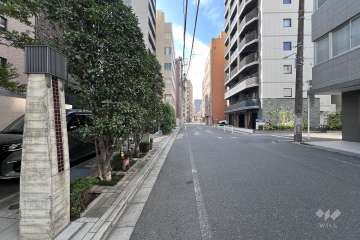 敷地北西側の前面道路