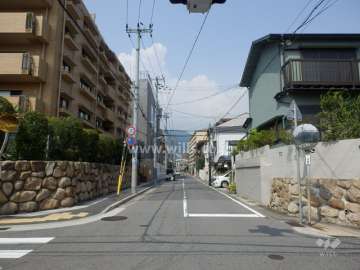 敷地東側の前面道路