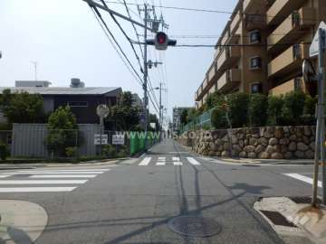 敷地南側の前面道路
