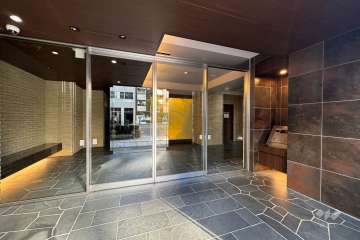 エントランスはオートロック付きです。