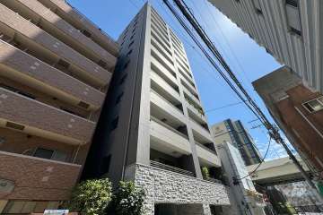 プレシス上野リュクスの外観（南西側から）