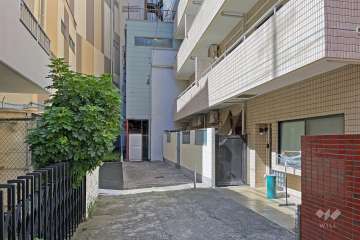 敷地南側の通路（東側から）