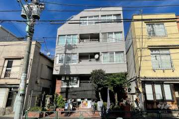 サンライズ千駄木の外観（南側から）