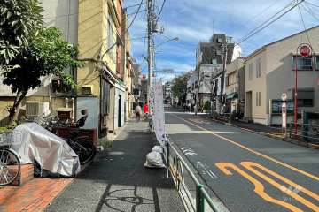 敷地の南側前面道路（西側から）