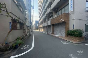 敷地南側の前面道路