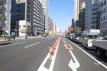 敷地東側の前面道路(北側から)