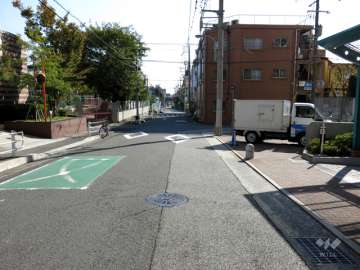 敷地東側の前面道路