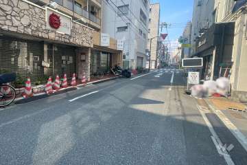 敷地の東側前面道路（南側から）