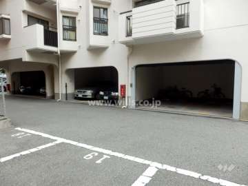 敷地内駐車場（屋内平面式）