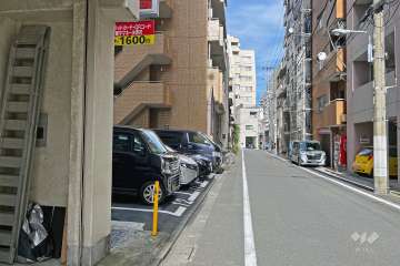 敷地の南東側前面道路（南西側から）