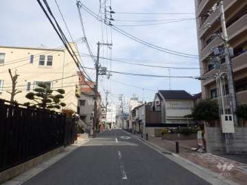 敷地北側の前面道路