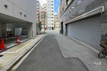 敷地南側の前面道路