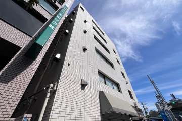 ファインライフ駒形の外観（南西側から）