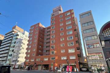 雷門永谷マンションの外観（北西側から）