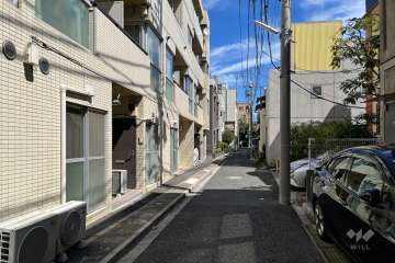 敷地南側の前面道路
