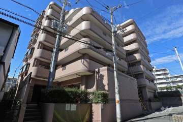 ローレル岡本南の外観（南東側から）