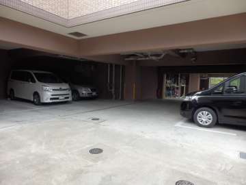 敷地内駐車場（屋内平面式）