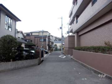敷地東側の前面道路