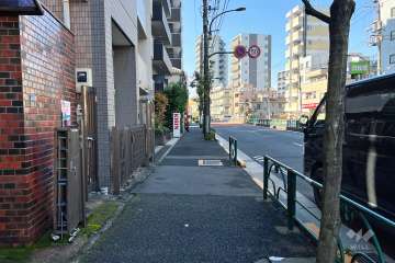 敷地北東側の前面道路
