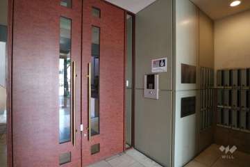 エントランスはオートロック付きです。