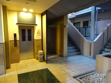 エントランスホール（エレベーター）