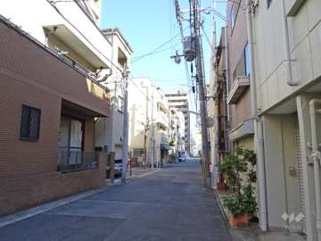 敷地南側の前面道路