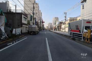 敷地北側の前面道路(東側から)