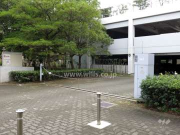 駐車場出入り口（ロボットゲート付き）