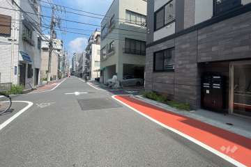 敷地東側の前面道路