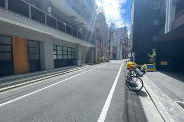 敷地西側の前面道路　