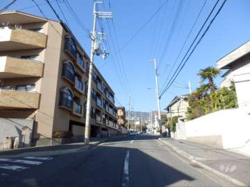 敷地東側の前面道路