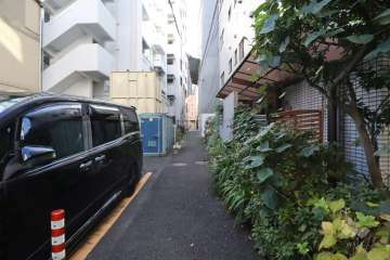 敷地西側の前面道路　