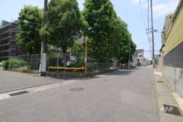 敷地北側の前面道路