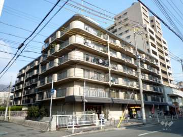 日商岩井東灘マンションの外観（南西側から）