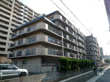 日商岩井東灘マンションの外観（北西側から）