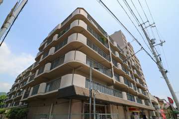 日商岩井東灘マンションの外観（南西側から）