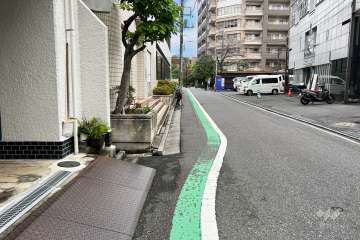 敷地東側の前面道路