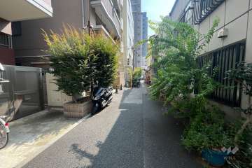 敷地南側の前面道路