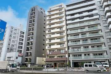 下谷第2サマリヤマンションの外観（東側から）