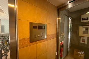 エントランスはオートロック付きです。