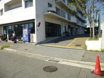 駐車場出入り口