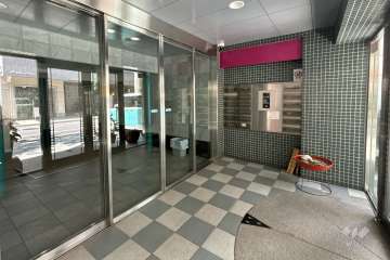 エントランスはオートロック付きです。