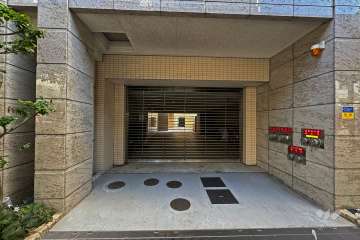 駐車場の出入り口（リングシャッター付き）