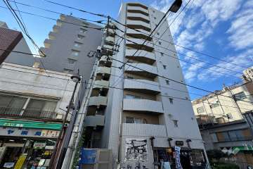 ライジングプレイス上野松が谷の外観（北東側から）.