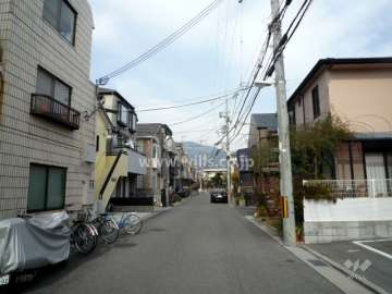 敷地東側の前面道路
