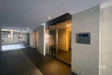 エントランスはオートロック付きです。